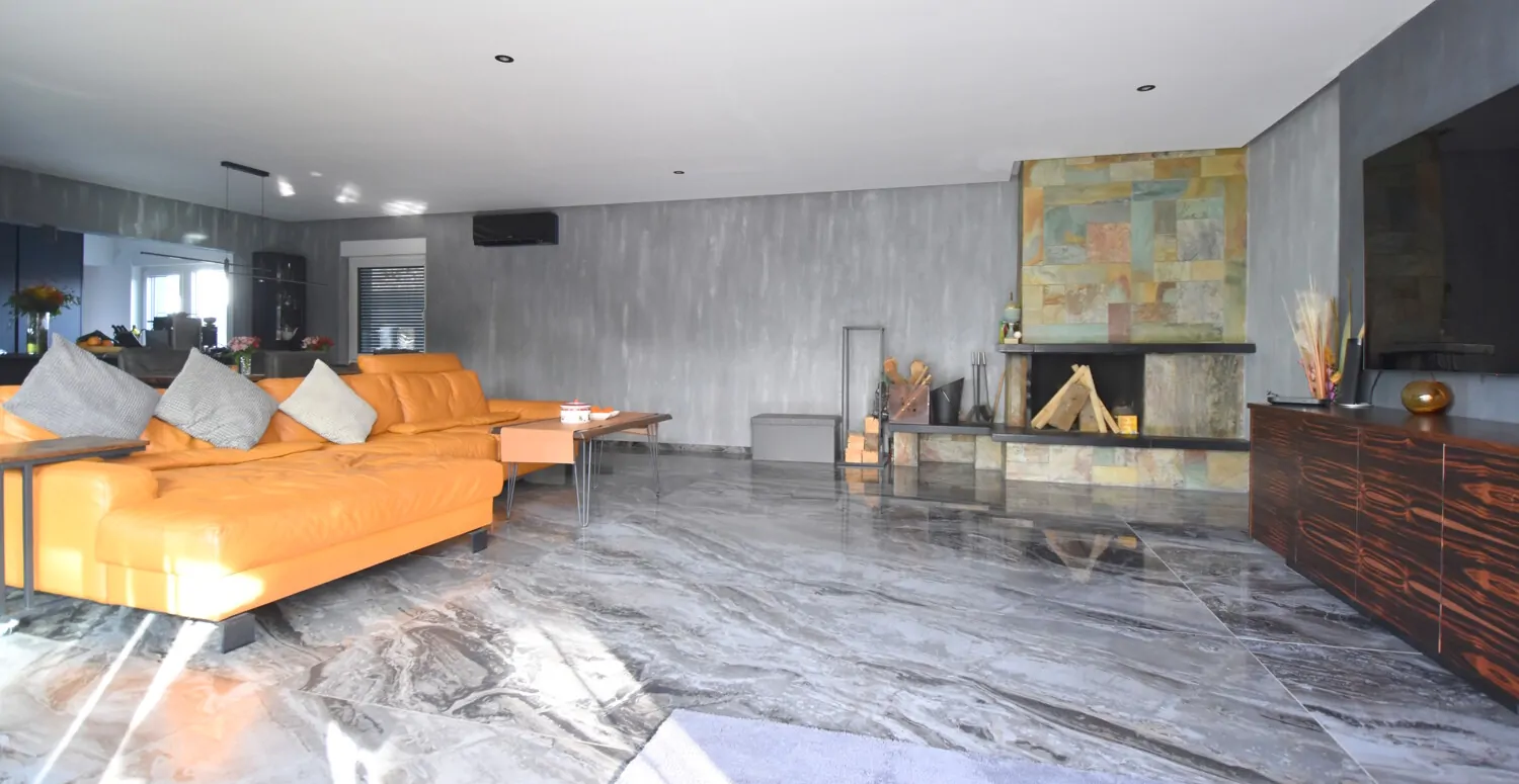 Wohnbereich mit Kamin