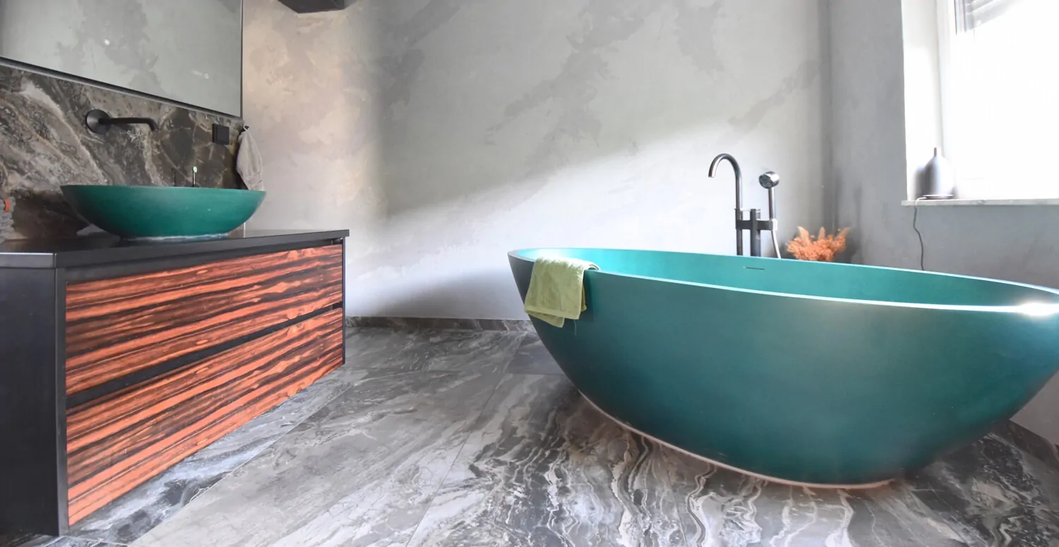 Badezimmer mit Wanne