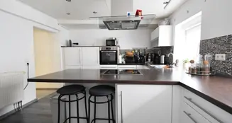 von_poll_real_estate_property_25130043dp_image_2