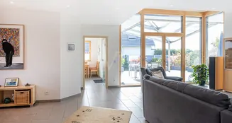 von_poll_real_estate_property_24066020_image_2