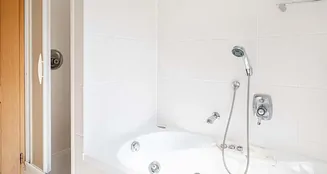 von_poll_real_estate_property_25066026_image_13