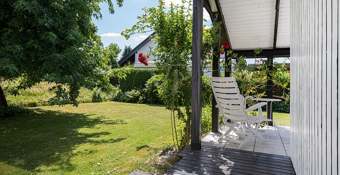 Blick Richtung Terrasse und Garten