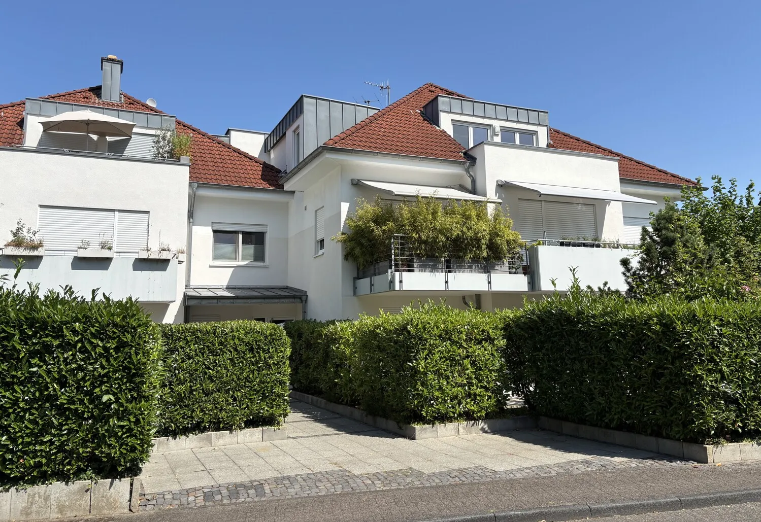 Vier Zimmer, zwei Terrassen und privater Garten – Wohnen mit viel Freiraum!