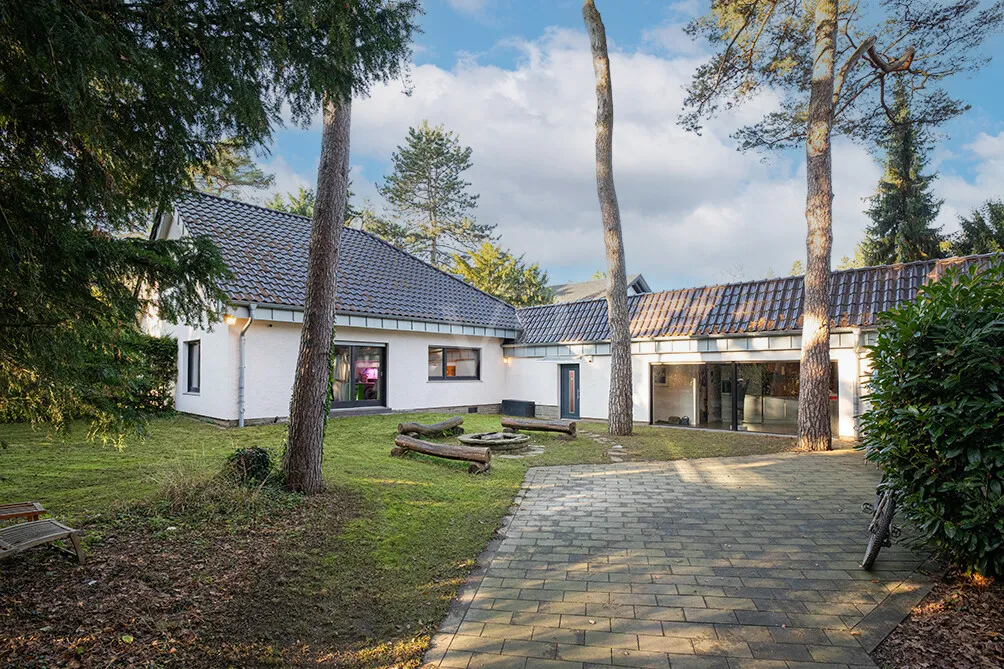 Haupthaus mit Anbau, Rück- u. Seitansicht