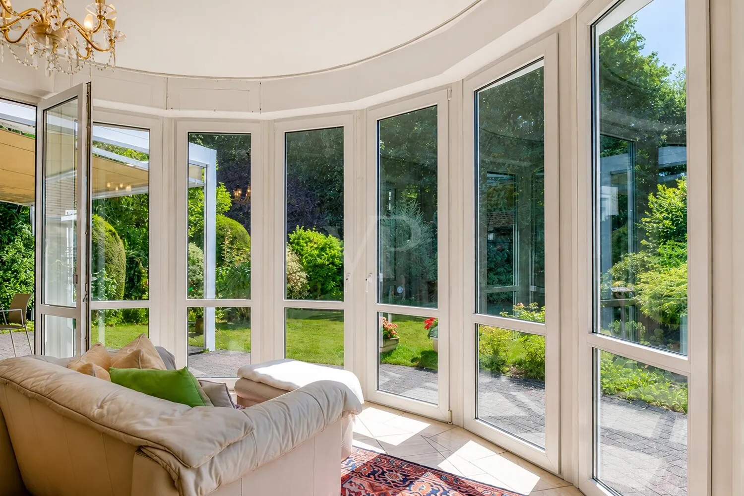 Ausschnitt Erker mit Gartenblick