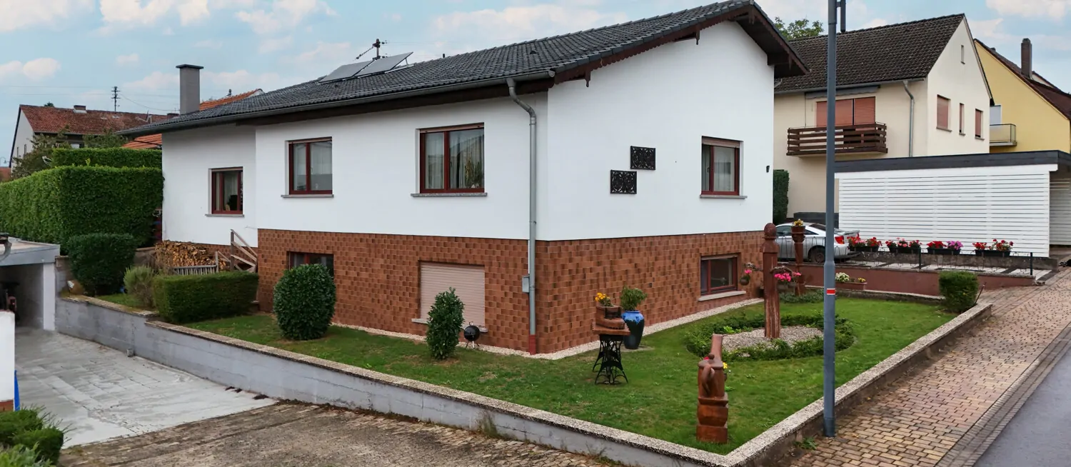 Familienidylle in Sponheim – Bungalow mit Garten, Pool und Einliegerwohnung