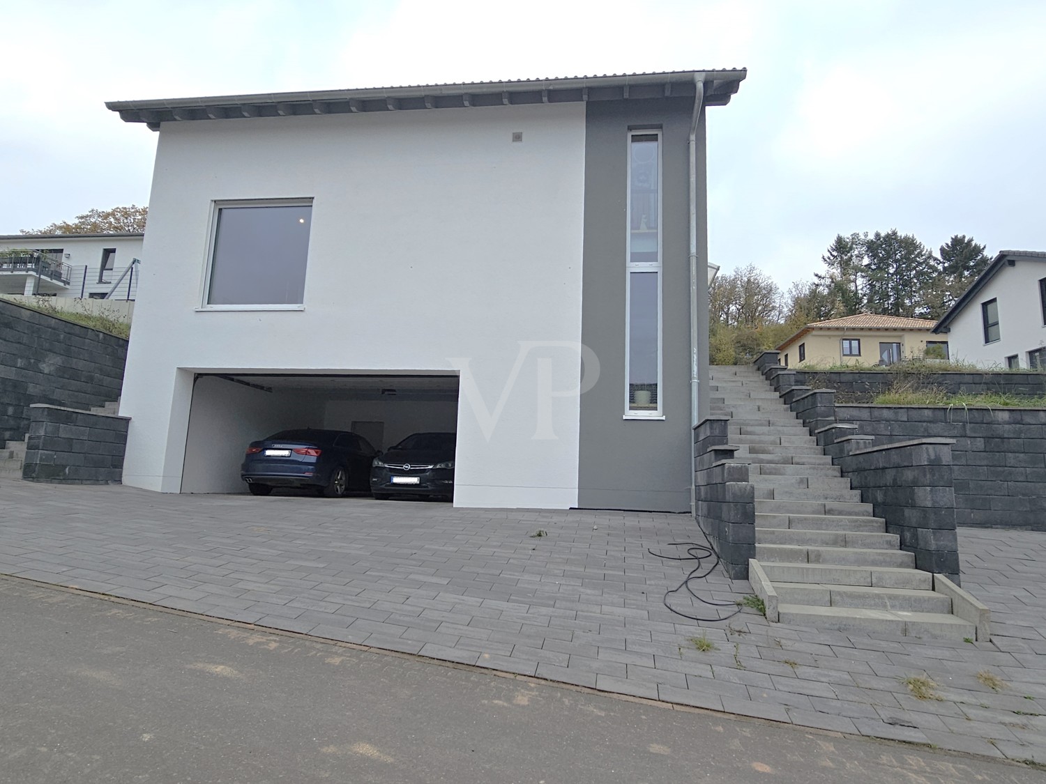 Frontansicht mit Garage