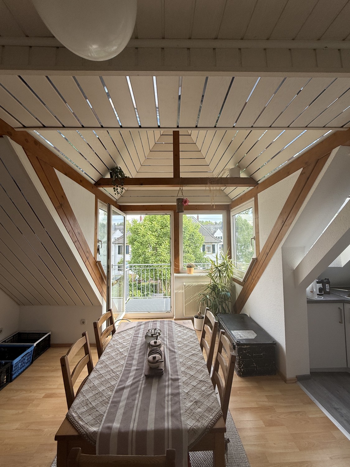 Esszimmer mit Balkon