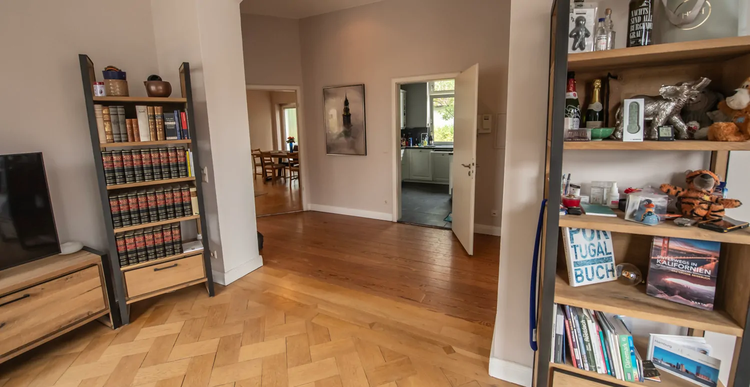 Blick Wohnzimmer EG in Flur