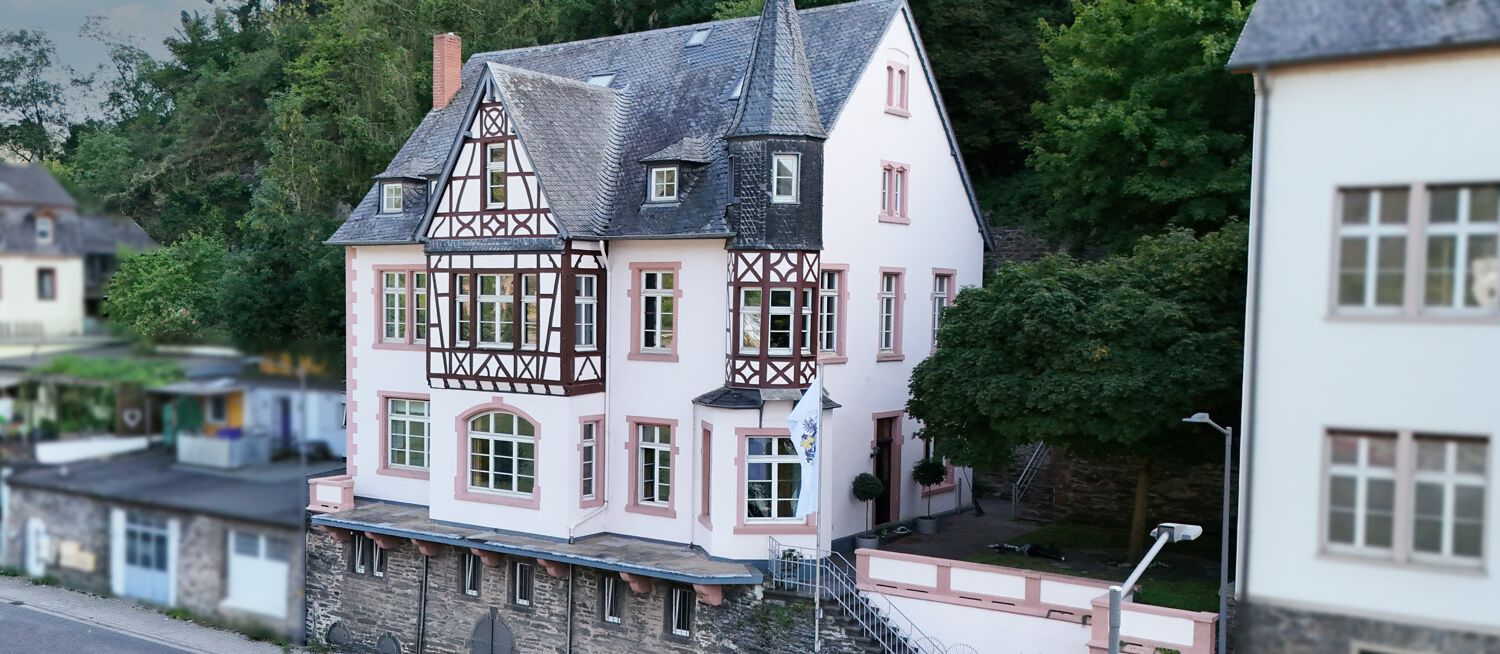 Rhein-Juwel im UNESCO-Welterbe – Exklusive Villa mit unvergleichlicher Ausstattung & Loreley-Blick