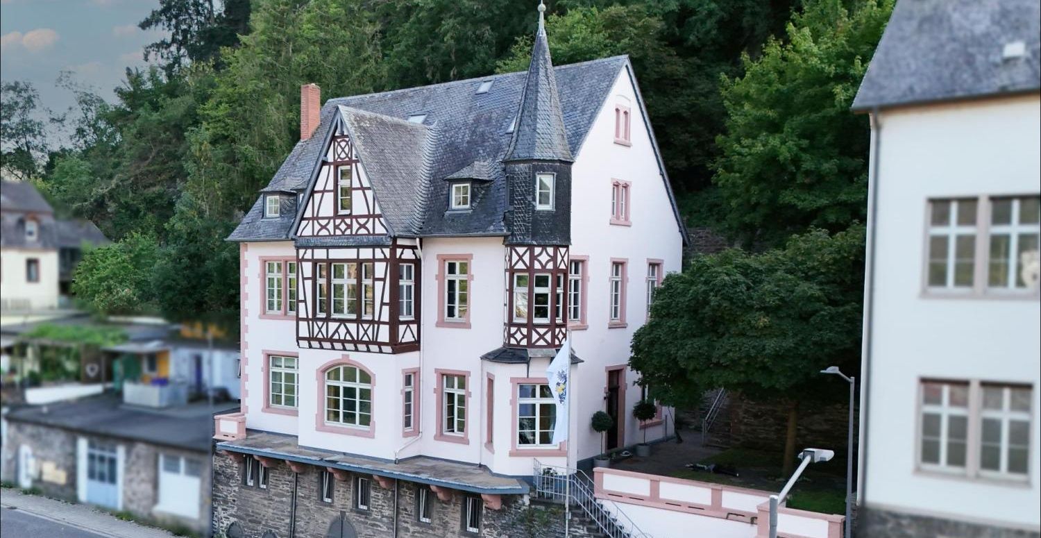 Rhein-Juwel im UNESCO-Welterbe – Exklusive Villa mit unvergleichlicher Ausstattung & Loreley-Blick
