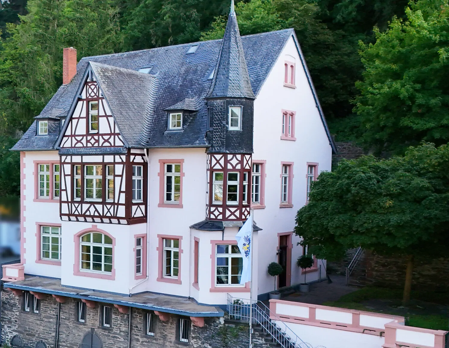 Rhein-Juwel im UNESCO-Welterbe – Exklusive Villa mit unvergleichlicher Ausstattung & Loreley-Blick