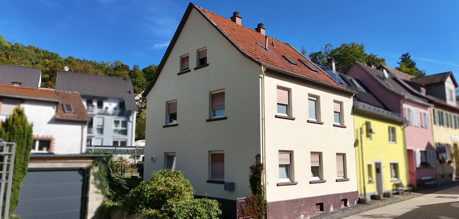 Kapitalanlage Stromberg: Gepflegtes 3-Familienhaus mit 5,3 % Rendite