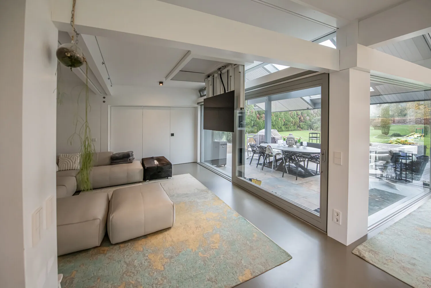 Wohnzimmer mit Fernseher