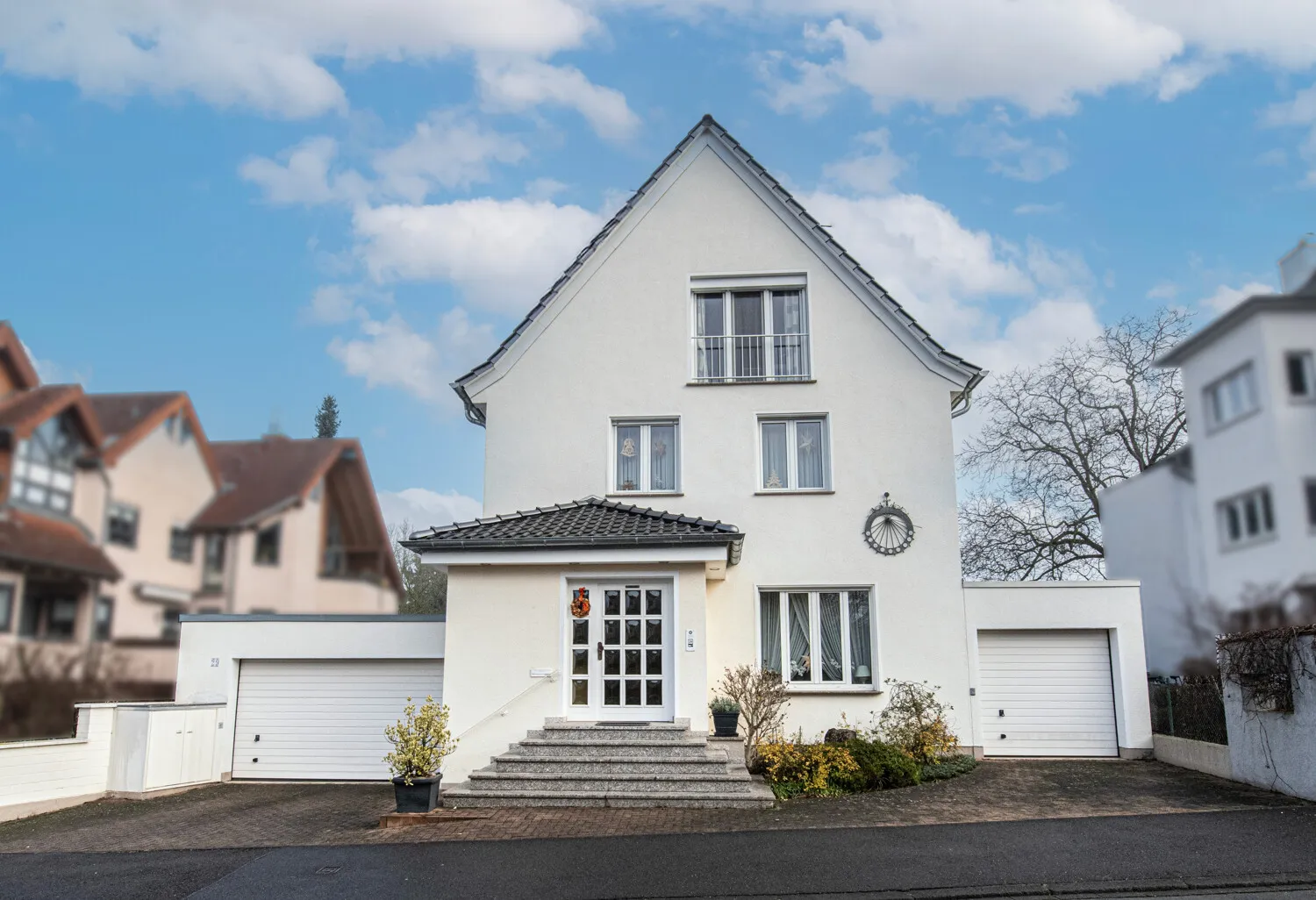 Außergewöhnliches Einfamilienhaus mit Indoor-Pool & Sauna in sehr guter, zentraler Wohnlage