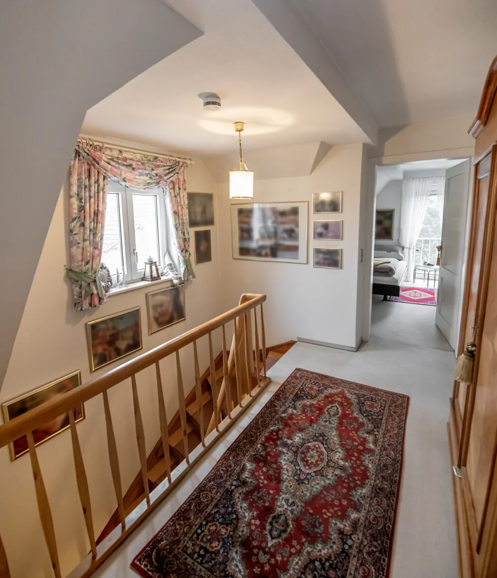 Flur zu Gästezimmer Dachgeschoss