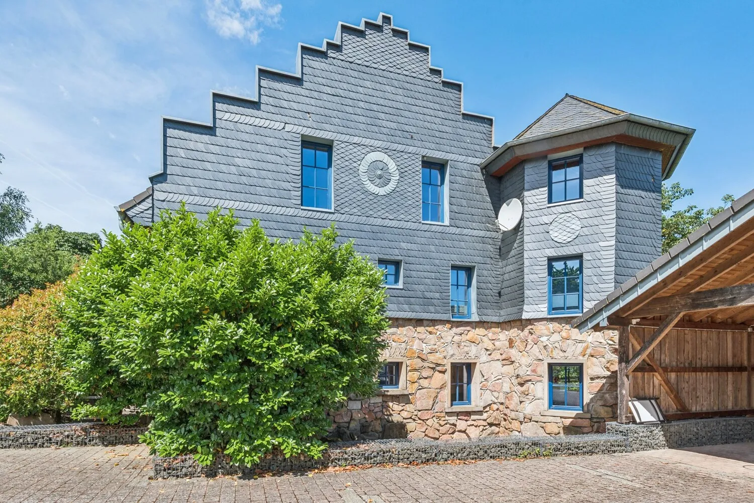 Eindrucksvolle Architektur mit unverwechselbarer Formsprache