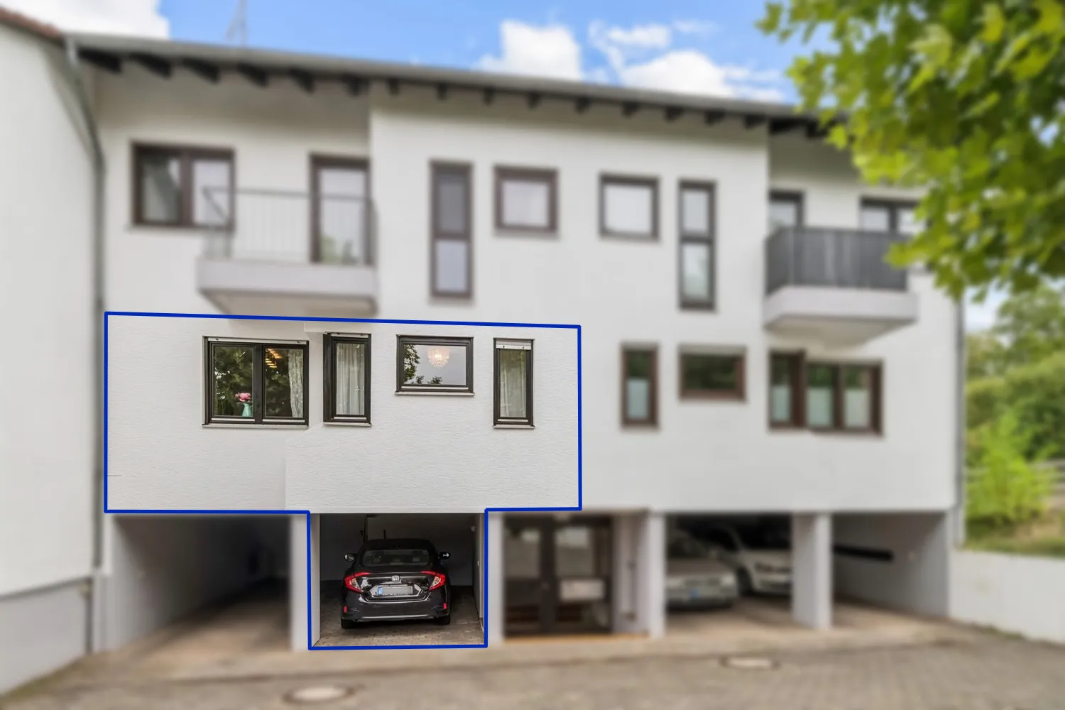 Überdachter Stellplatz direkt am Objekt