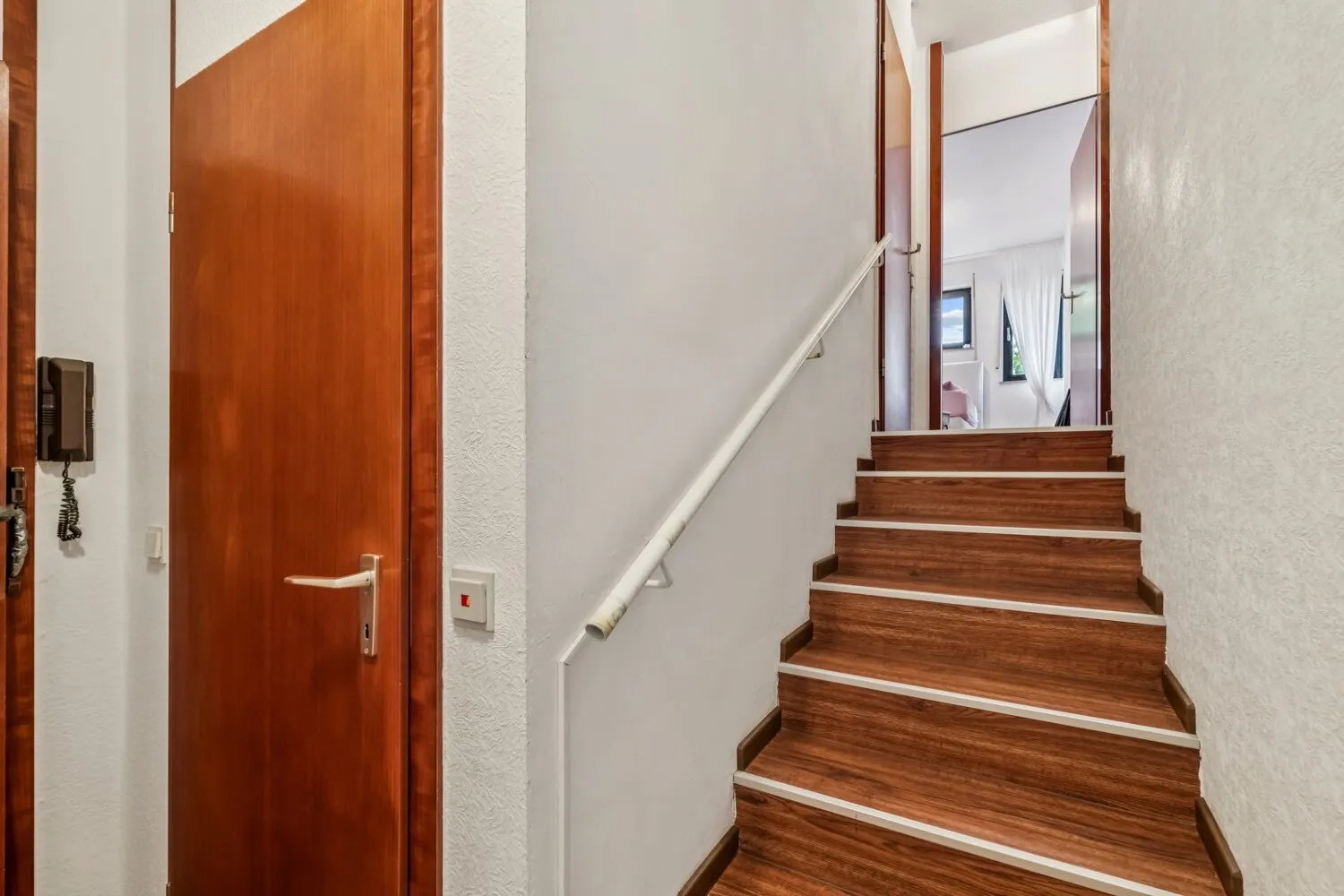 Split-Level-Architektur mit versetzten Wohnebenen