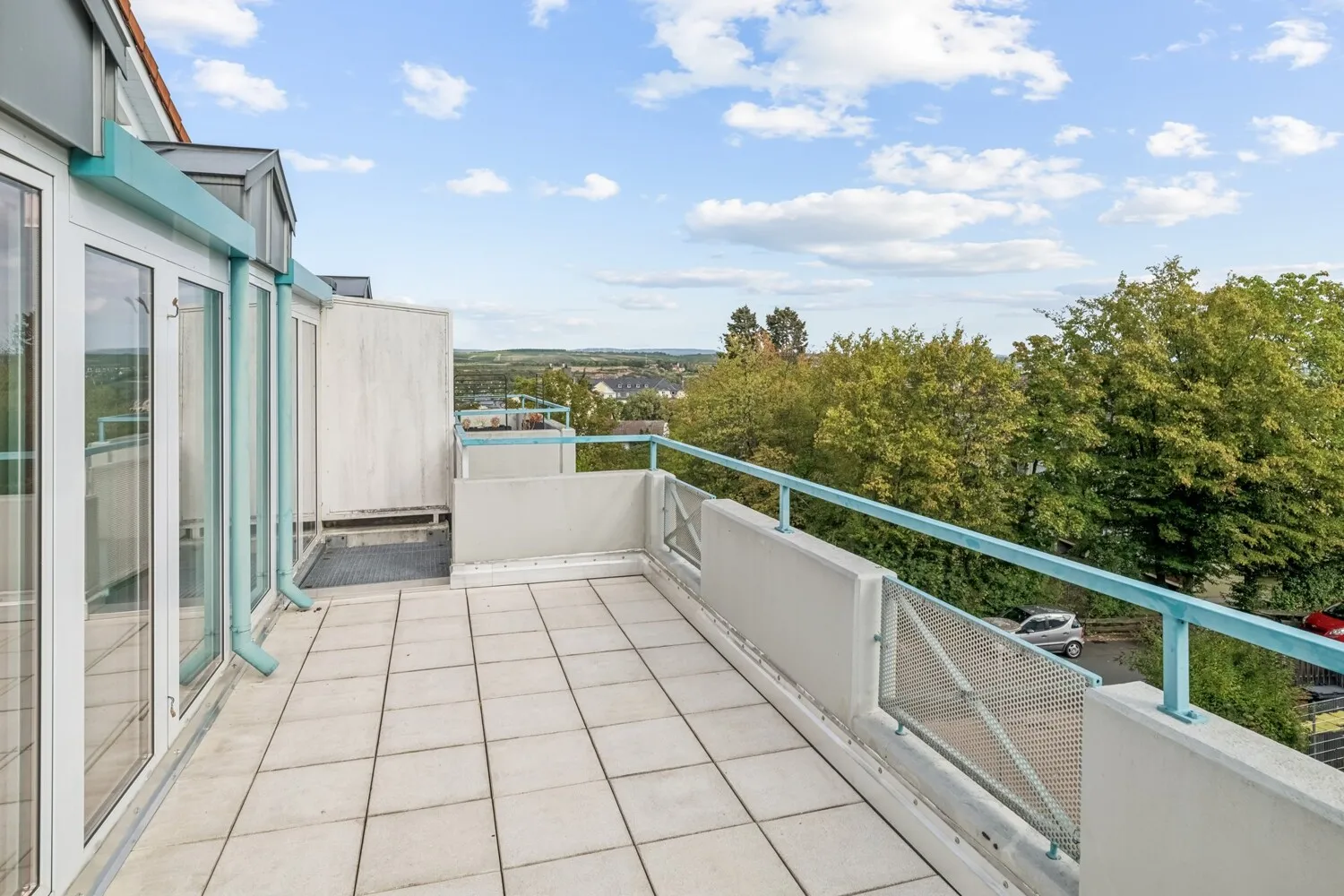 Großzügige Dachterrasse mit Weitblick