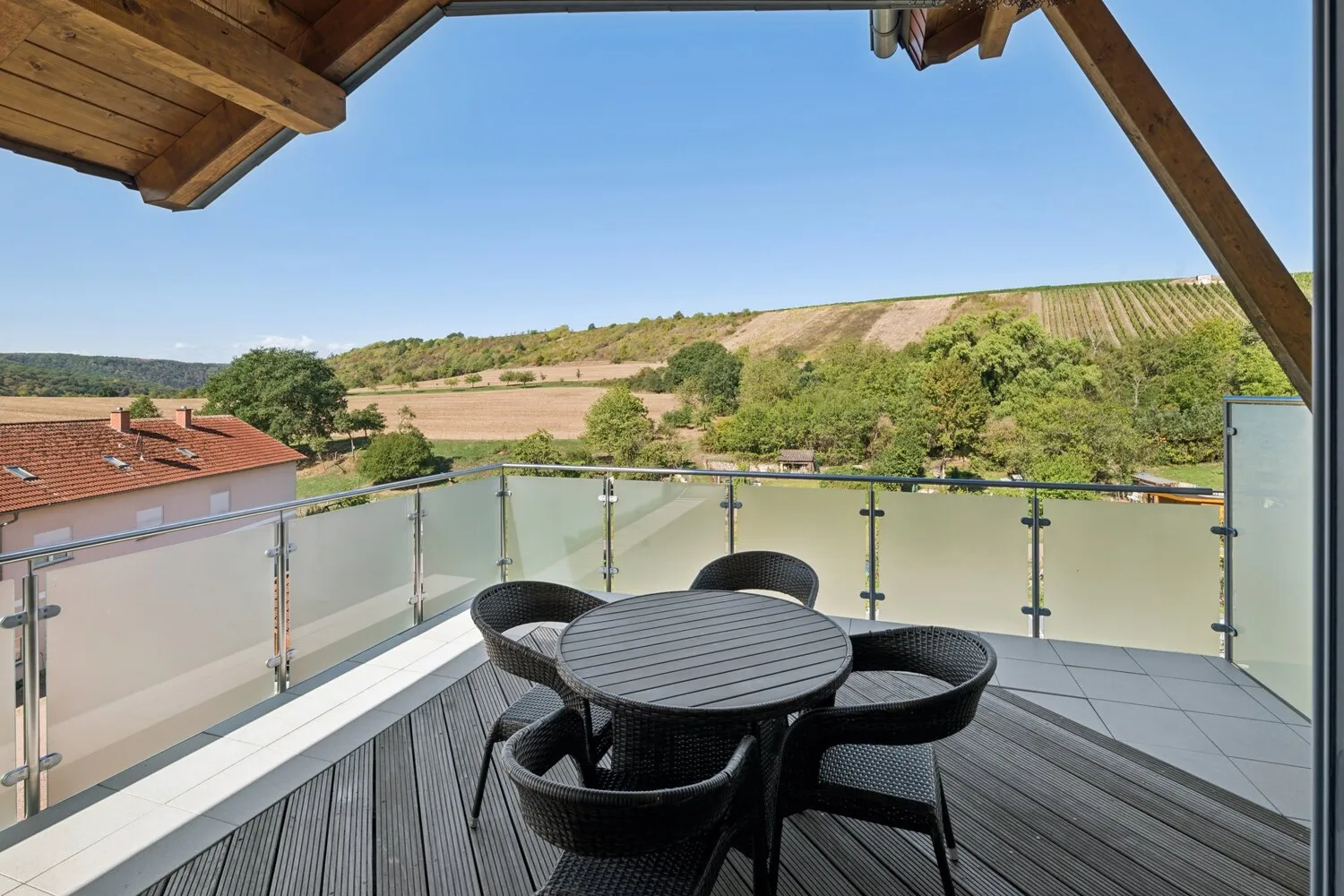 Terrasse mit beeindruckendem Landschaftsblick