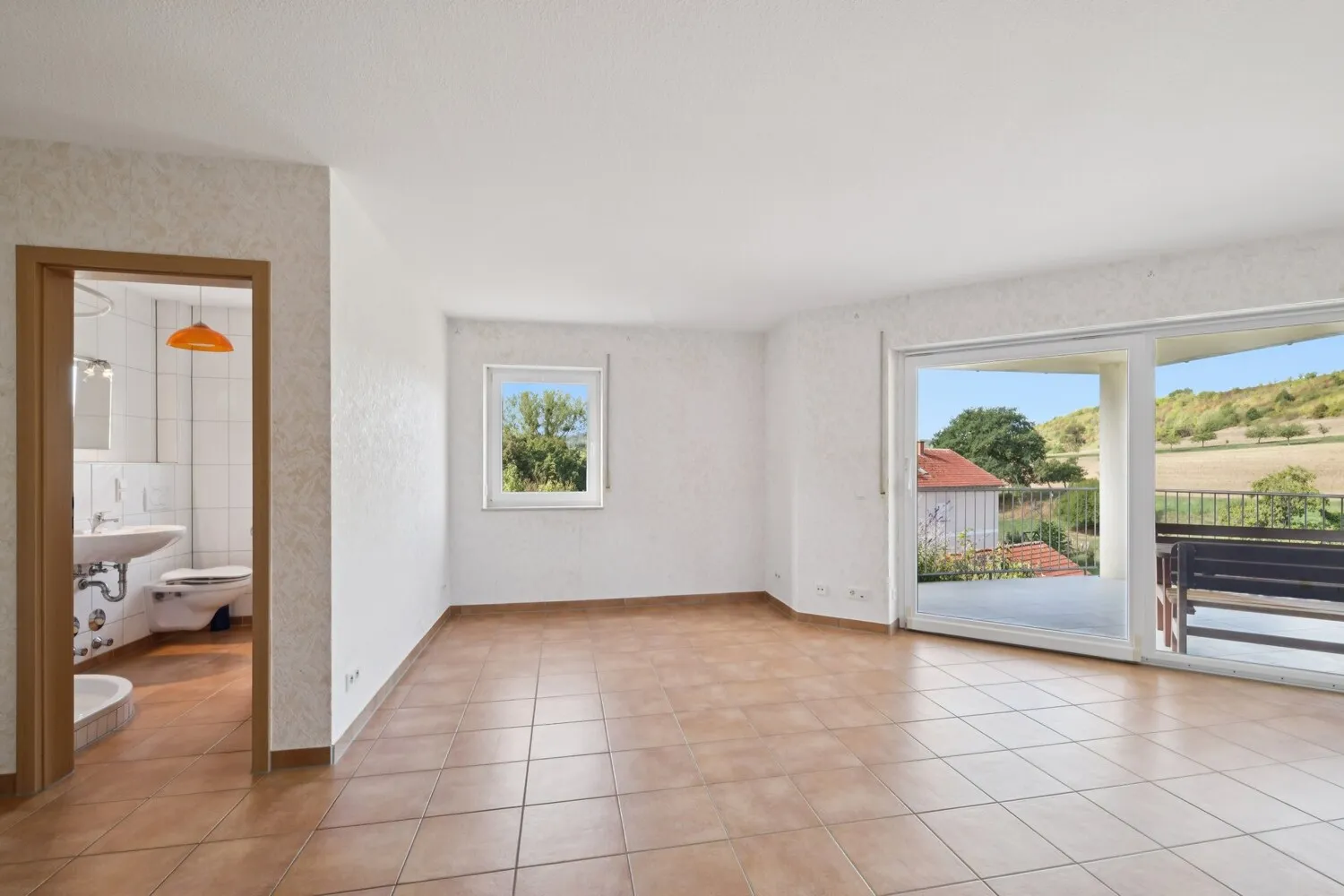 Großzügiger Wohnbereich der Einliegerwohnung