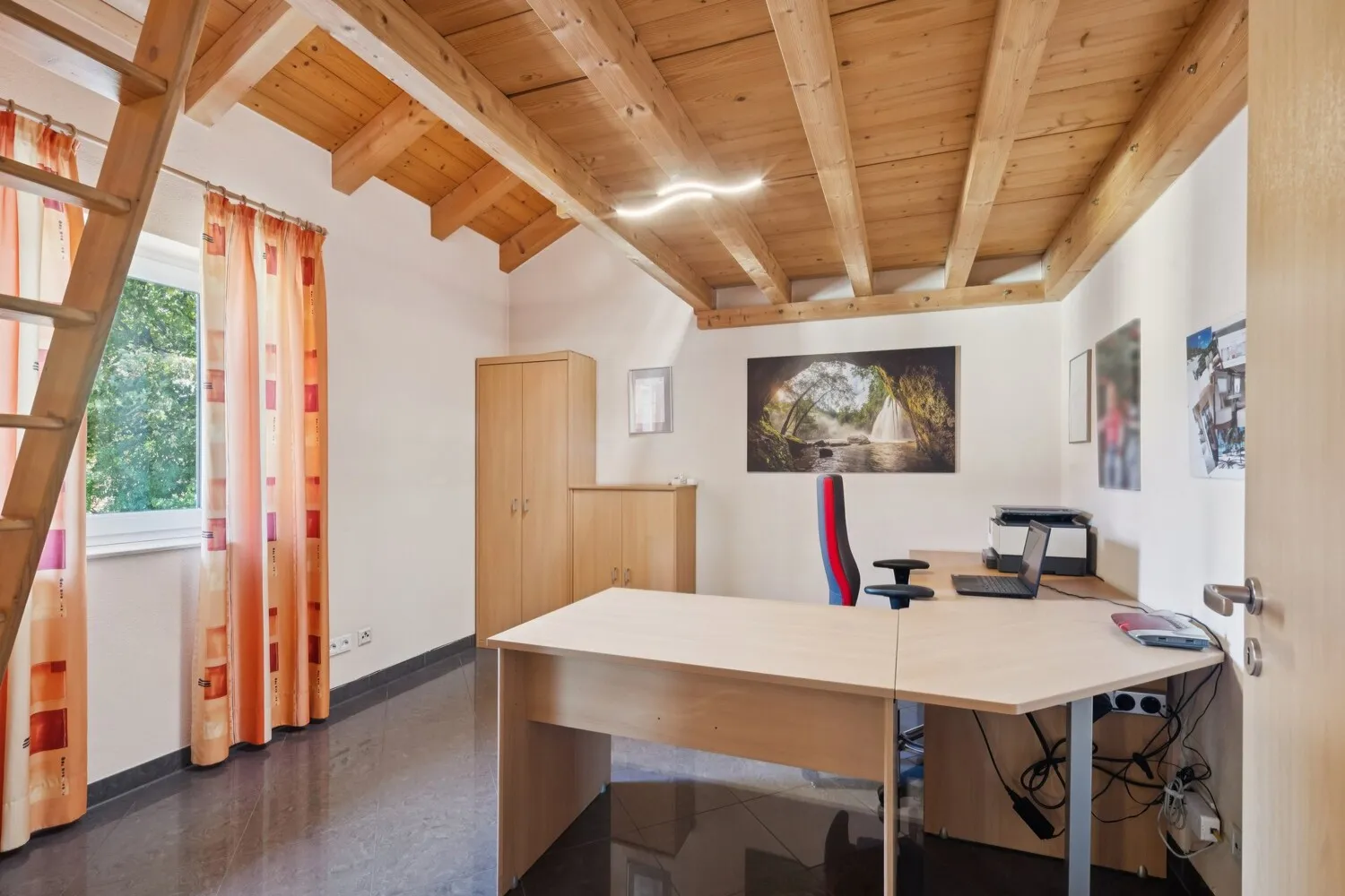 Großzügiges Arbeitszimmer – ideal für Homeoffice