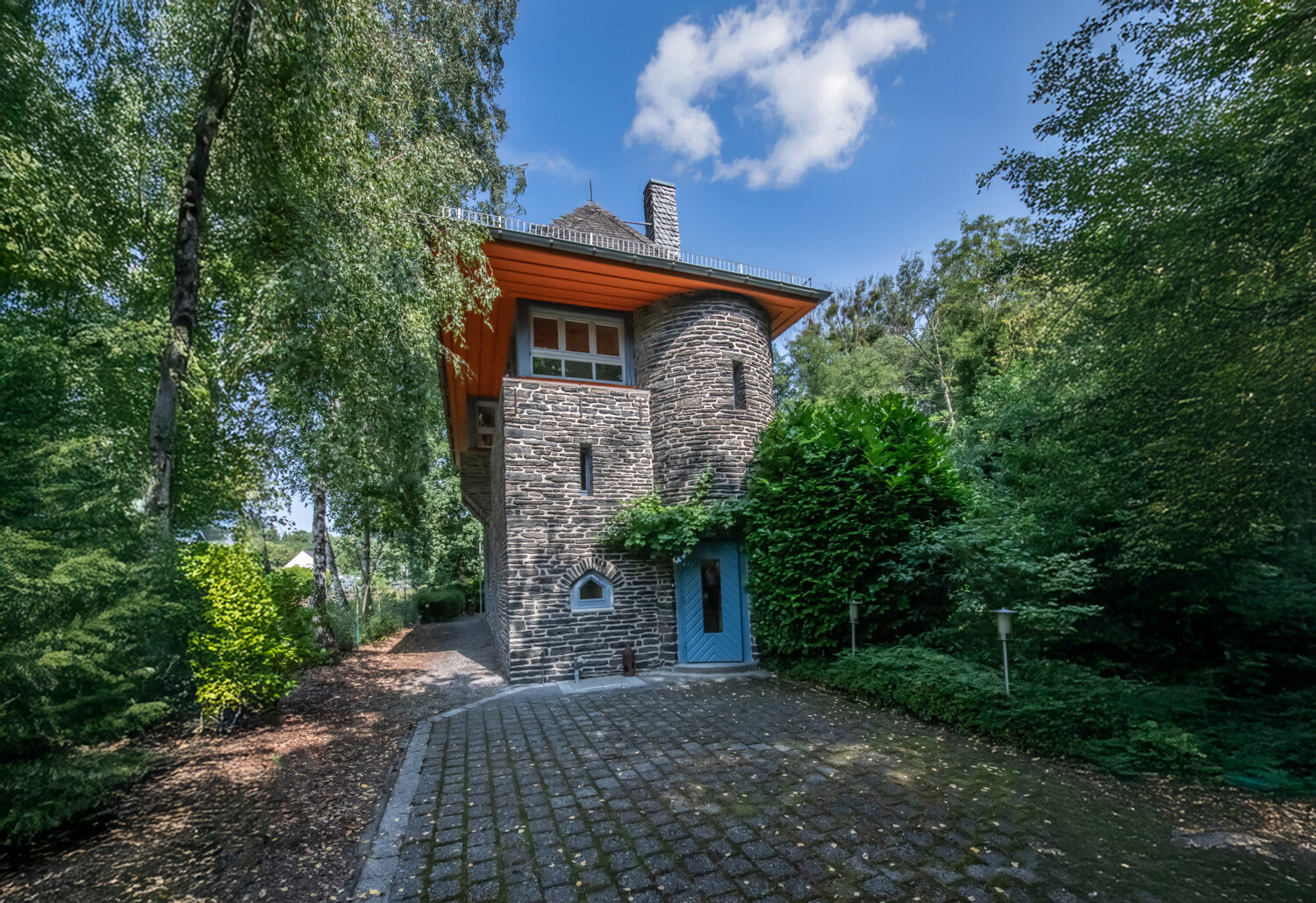 Architekturjuwel am Fluss – außergewöhnliches Wohnen im Stellwerk