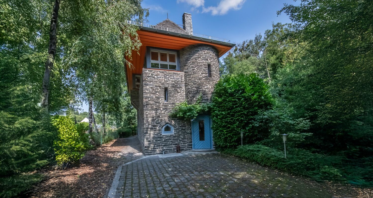 Architekturjuwel am Fluss – außergewöhnliches Wohnen im Stellwerk