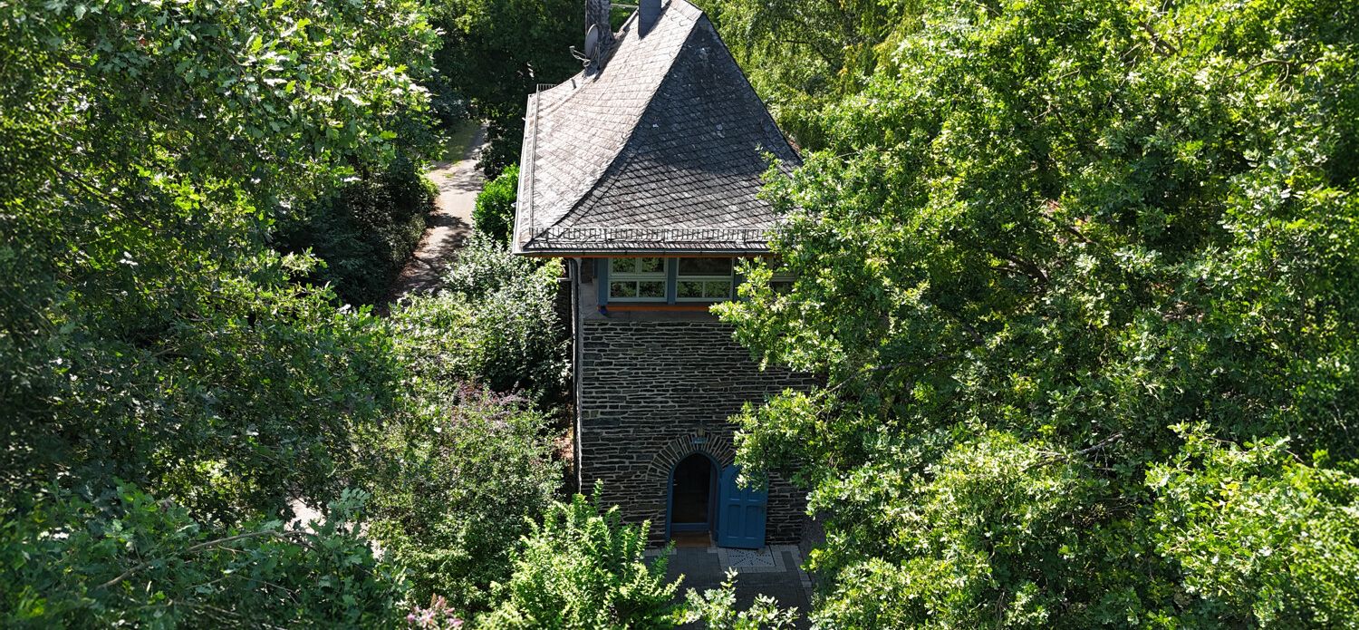 Architekturjuwel am Fluss – außergewöhnliches Wohnen im Stellwerk