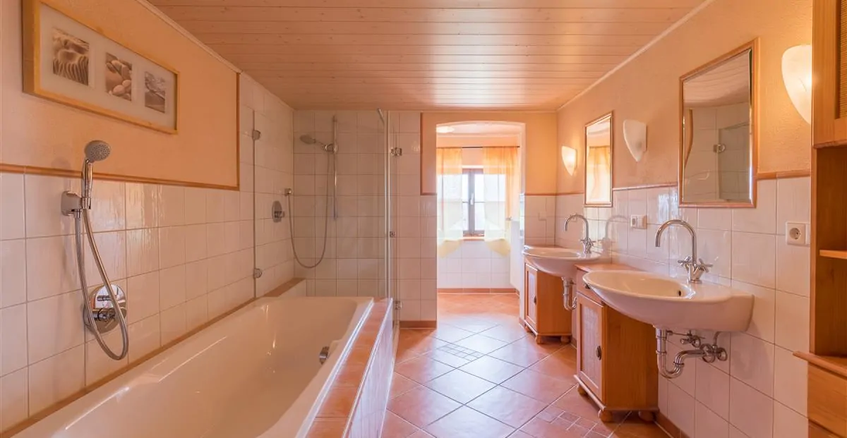 Ö Badezimmer Obergeschoss