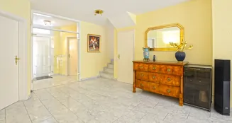 von_poll_real_estate_property_25121125_image_3