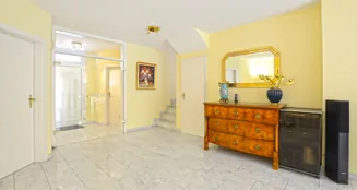 von_poll_real_estate_property_25121125_image_3