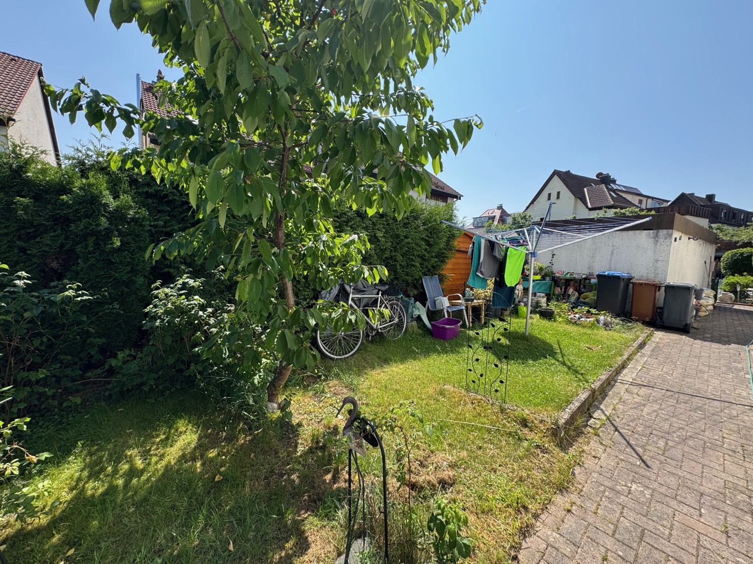 Gartenbereich seitlich
