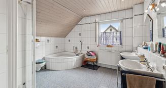 von_poll_real_estate_property_25093031_image_13