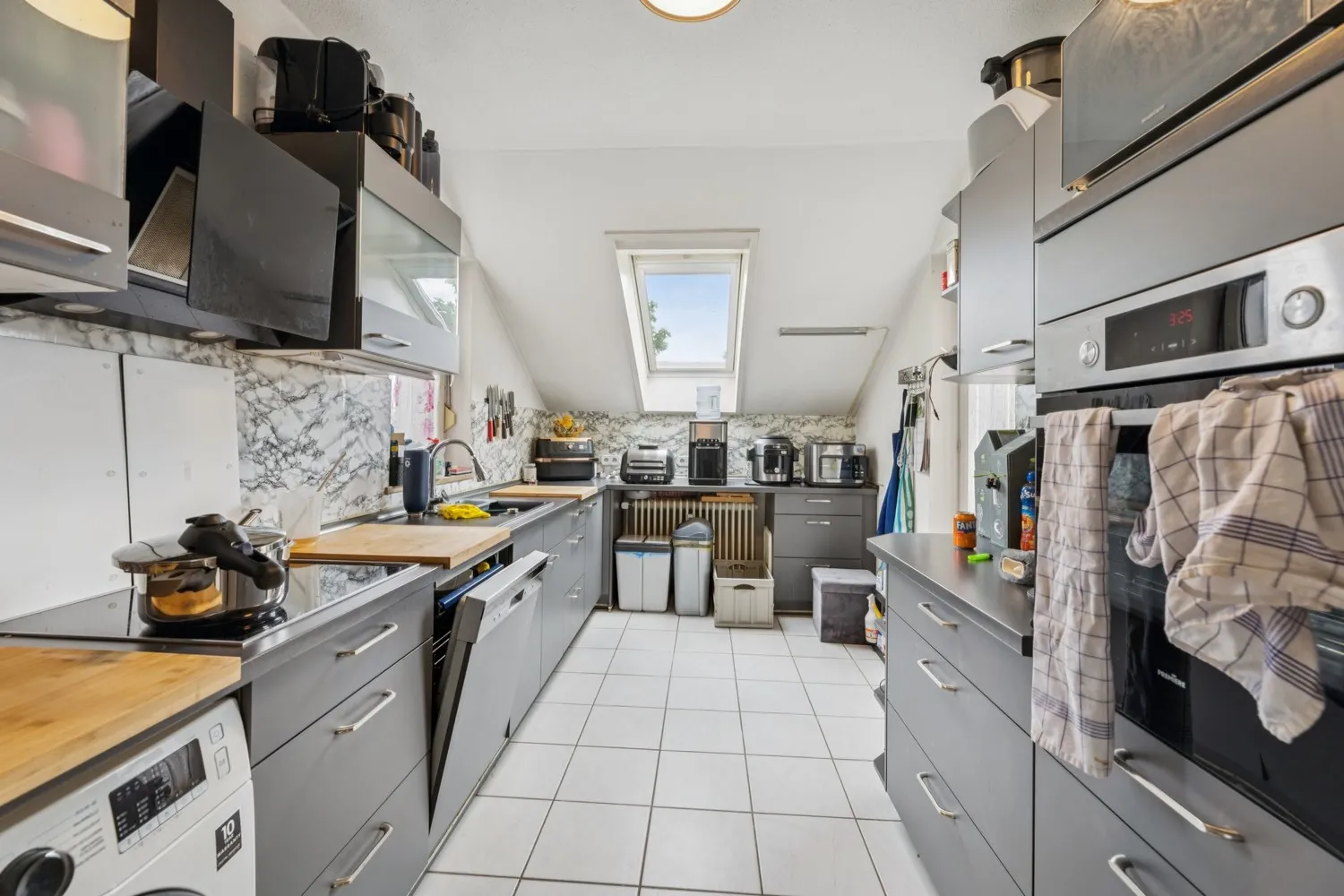 Exclusive 4.5-room apartment on the Red Hill with fireplace & two roof terraces