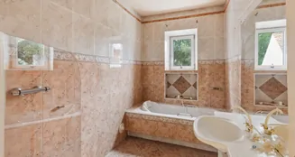 von_poll_real_estate_property_25093059_image_14