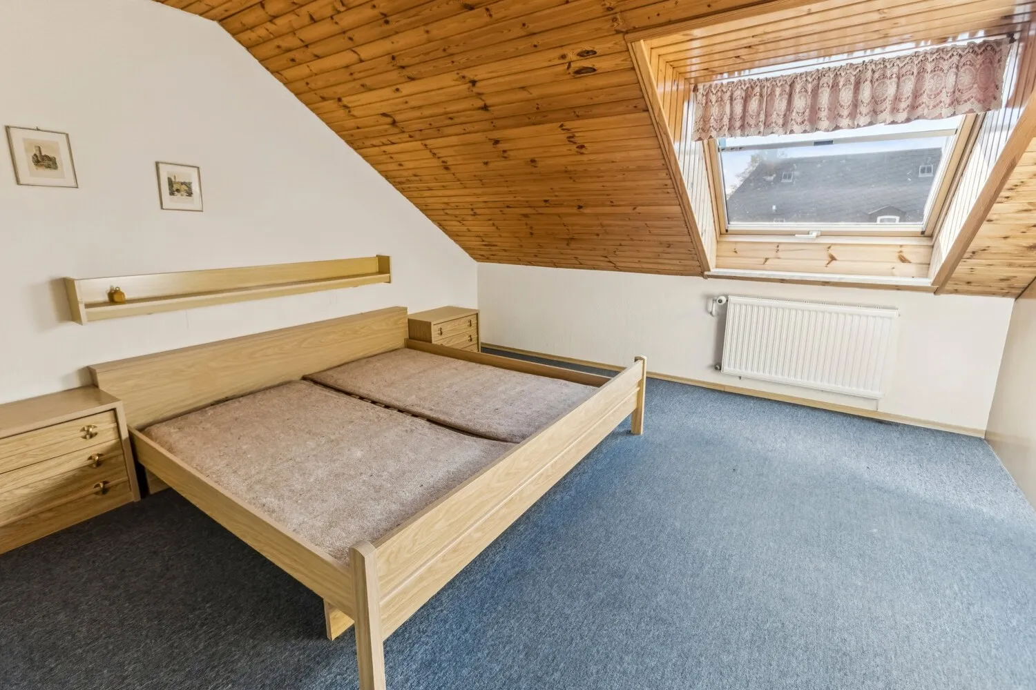 Schlafzimmer DG