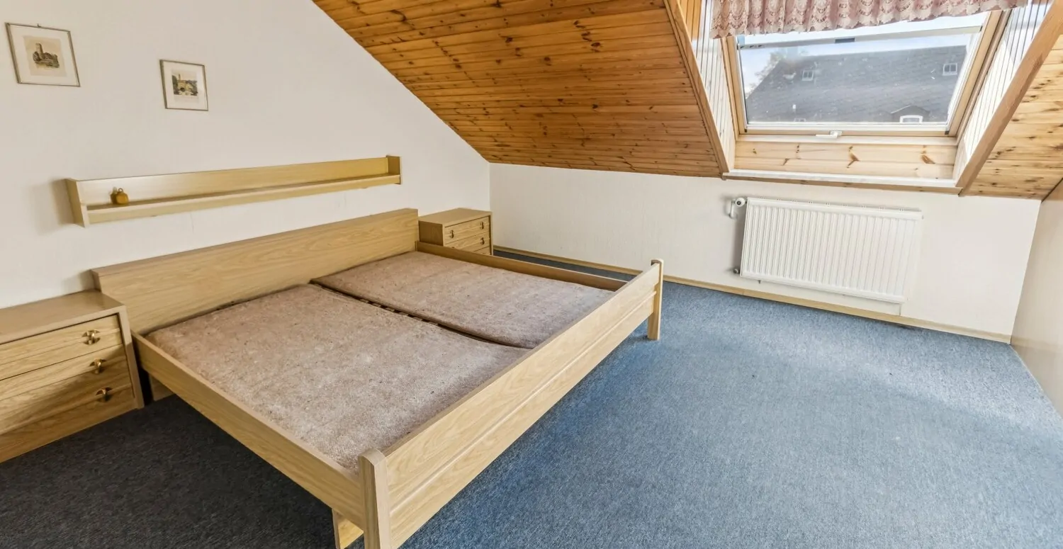 Schlafzimmer DG