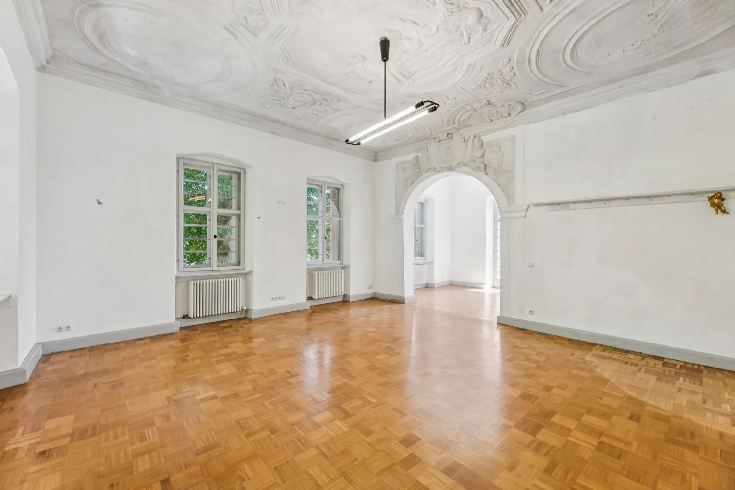 östlicher Stucksaal OG (Wohn-/Essbereich)
