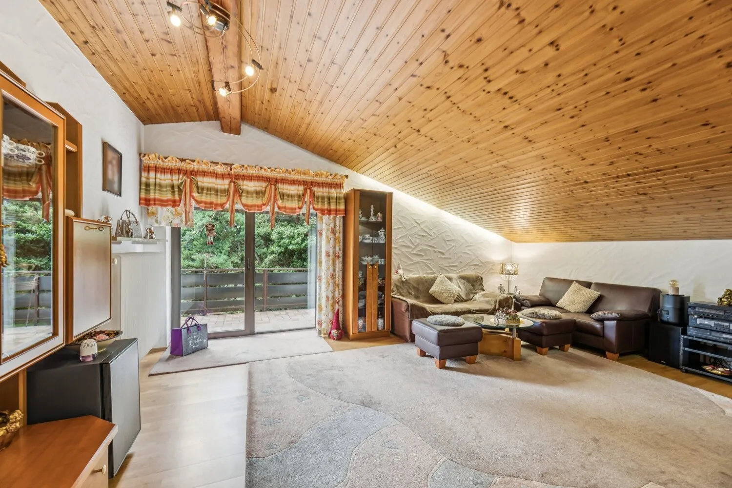 Schlafzimmer mit Balkon DG
