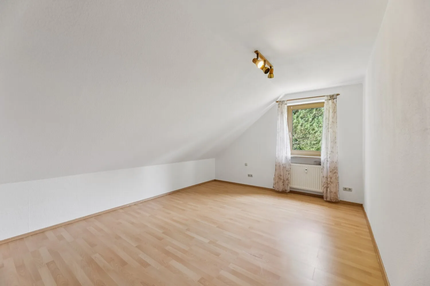 Schlafzimmer 1 DG