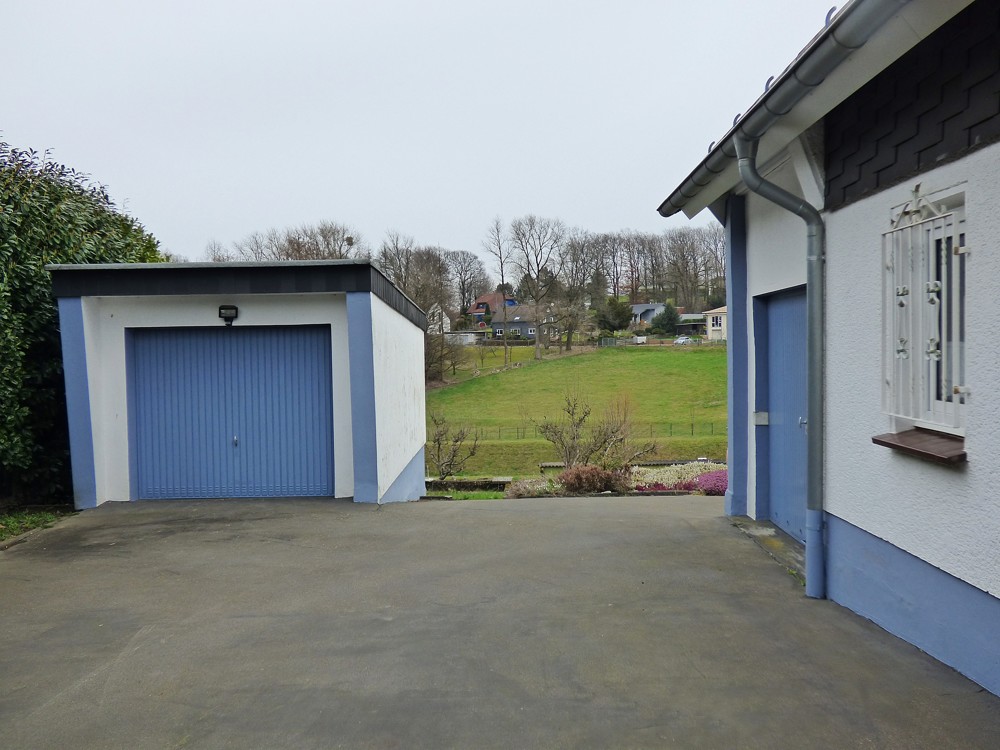 Einzelgarage u. Garage im Anbau