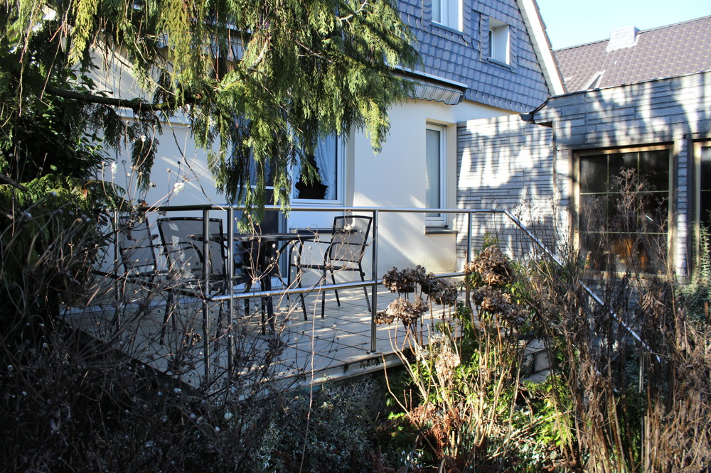 Rückansicht Vorderhaus mit Terrasse