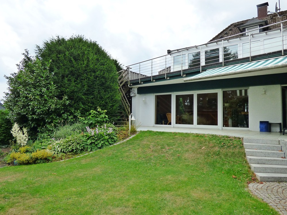 Garten mit Blick zum Haus