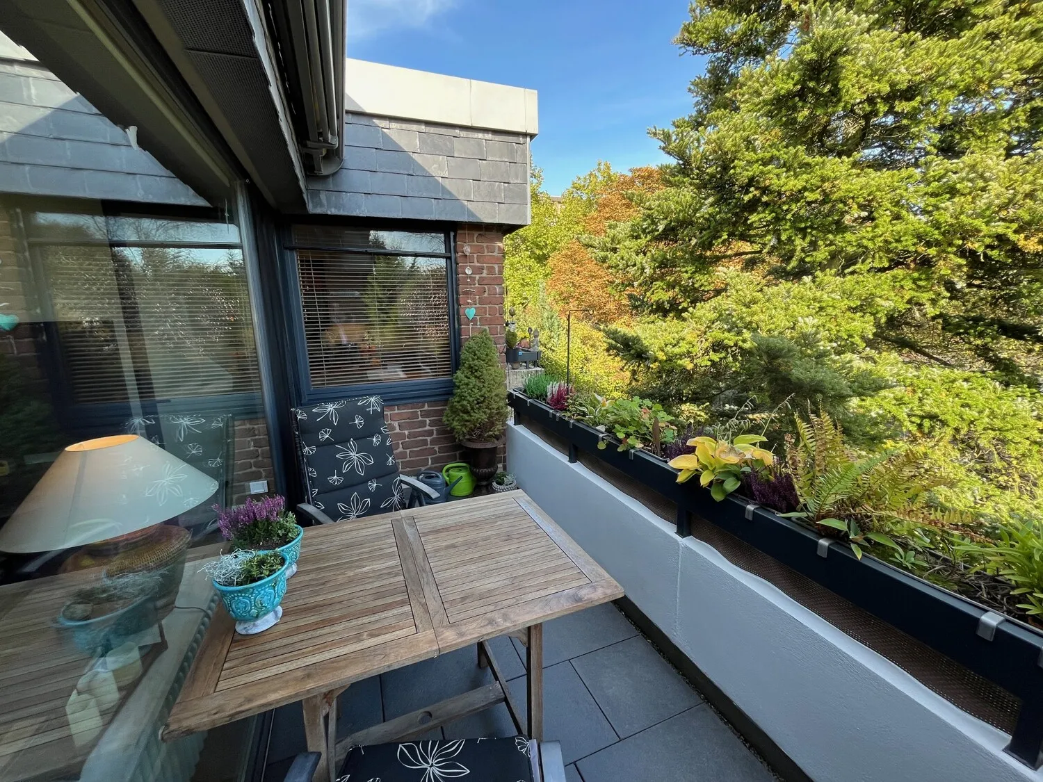 Wellness enjoyment and sunny moments: A spacious home with style