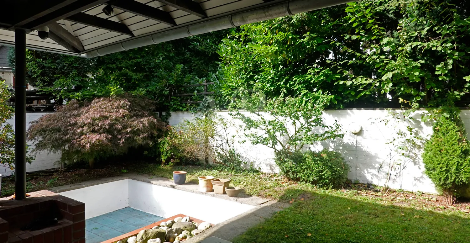 Terrasse mit Wasserbecken