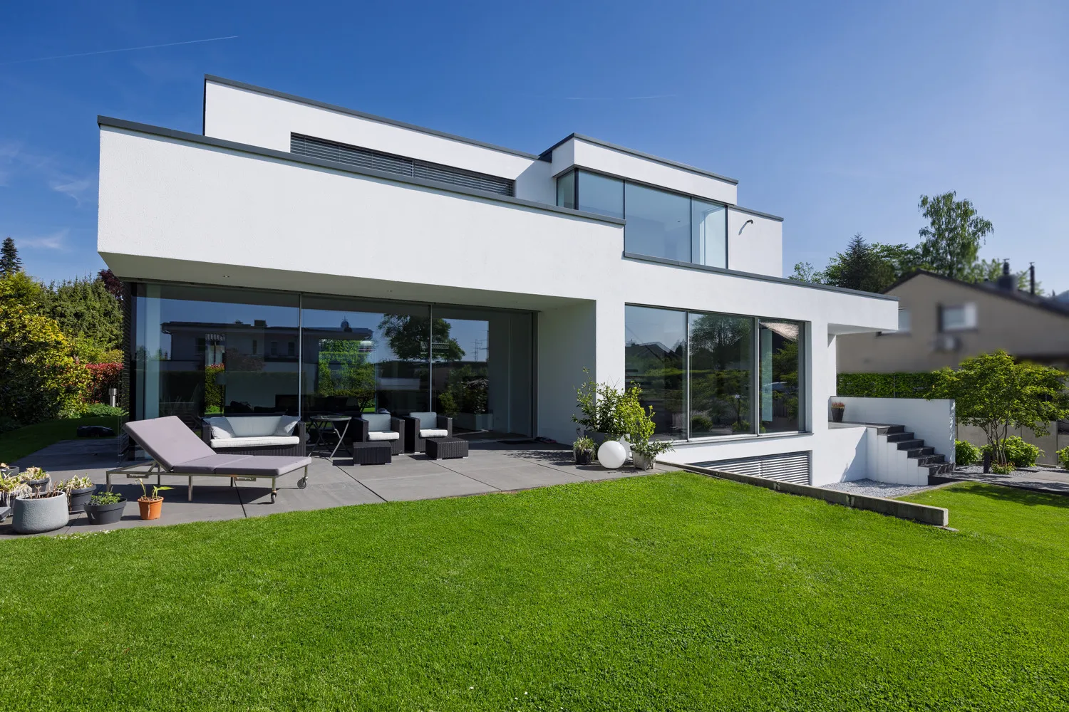 Exclusive Bauhaus-style villa in a prime location!