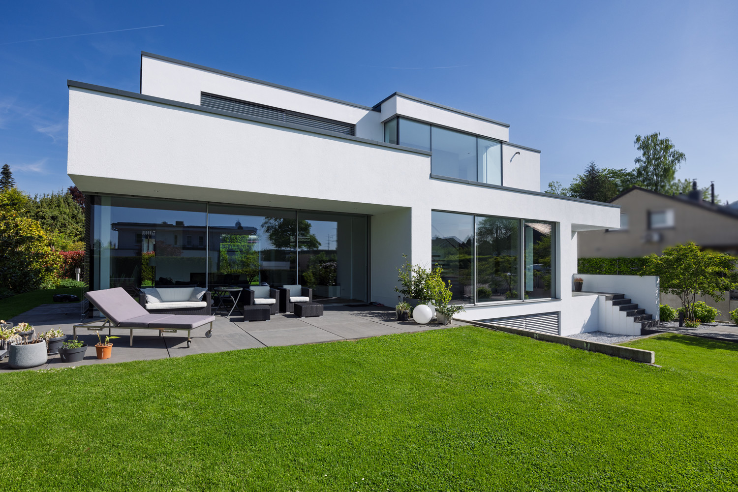 Exklusive Villa im Bauhausstil in erstklassiger Lage!