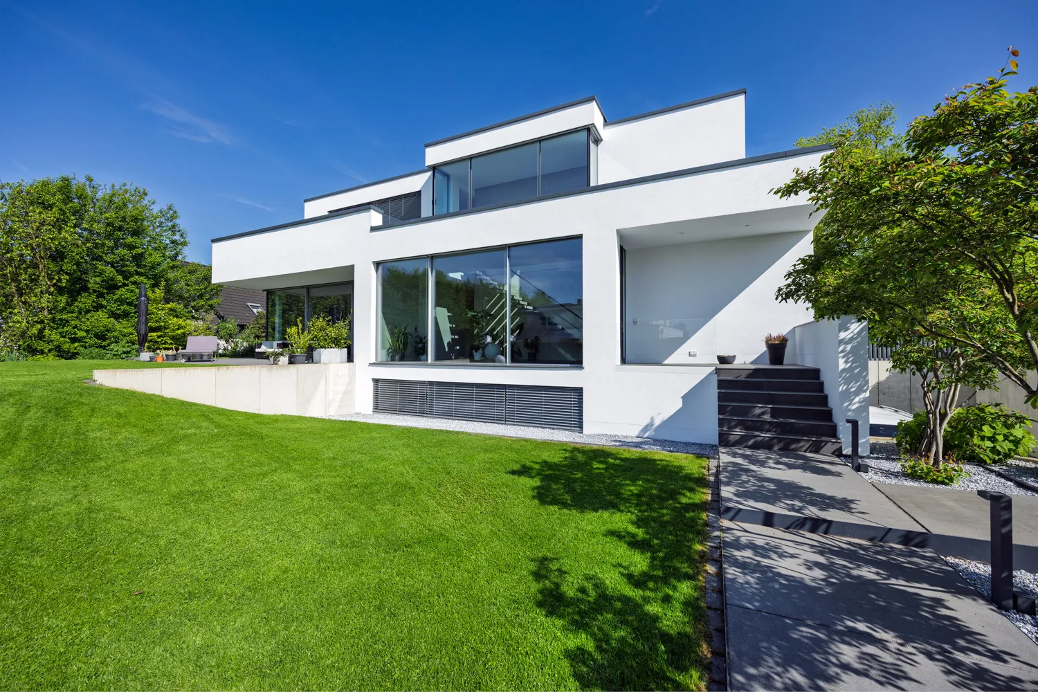 Exclusive Bauhaus-style villa in a prime location!